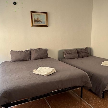 Affittacamere The Shuttle Livorno Dış mekan fotoğraf