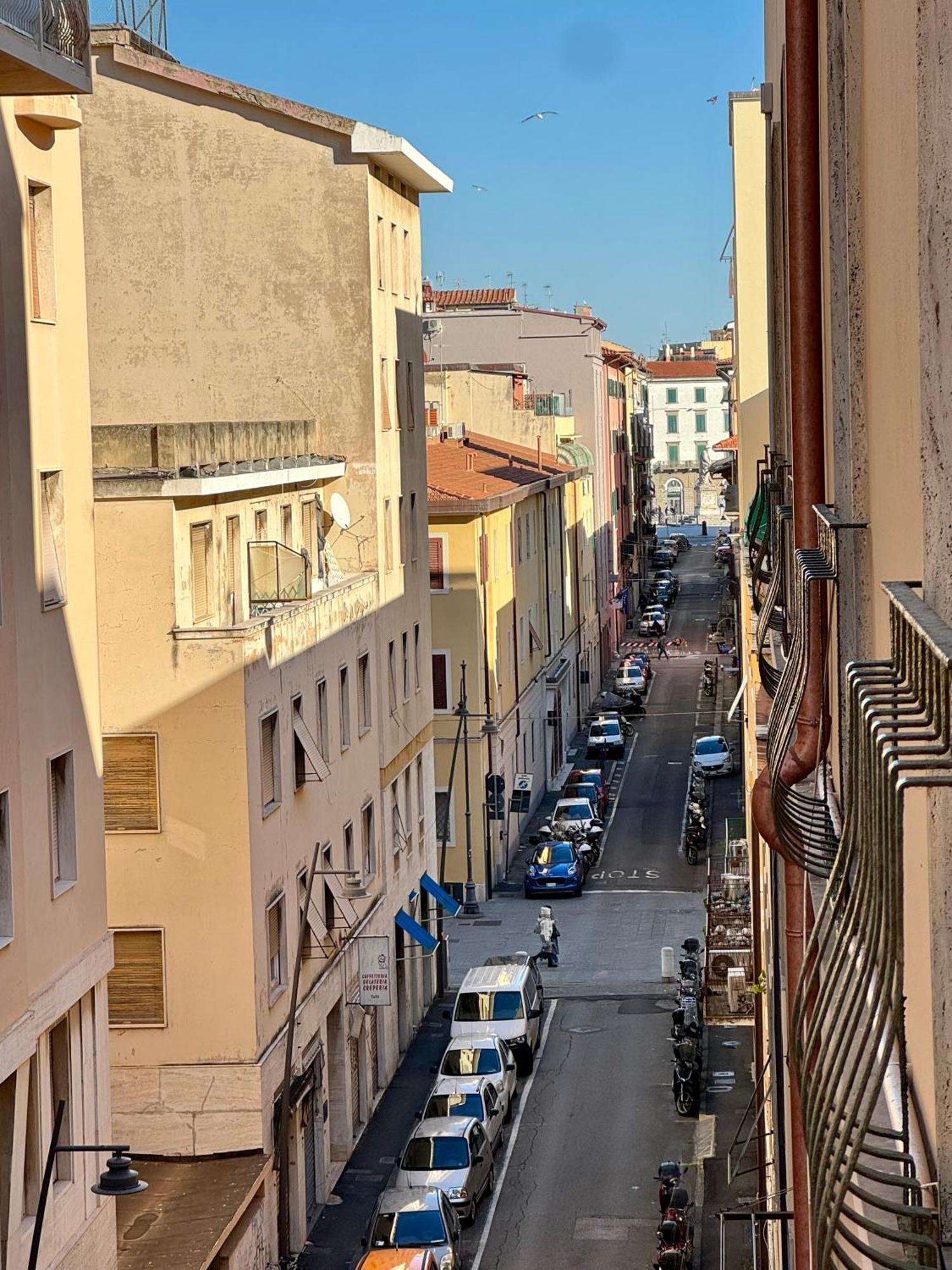 Affittacamere The Shuttle Livorno Dış mekan fotoğraf